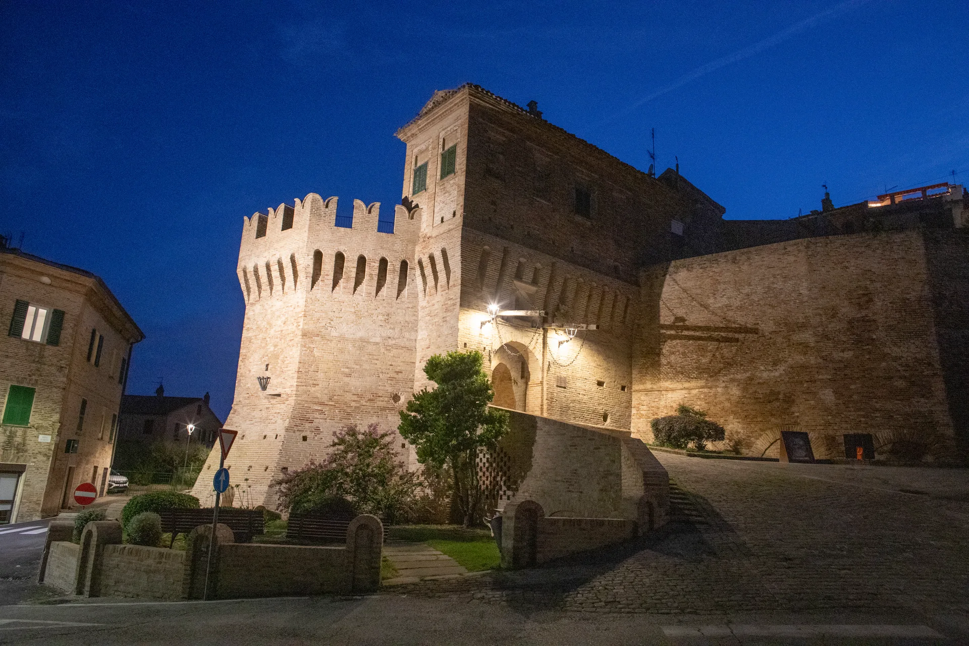 Porta del Mercato | Corinaldo Porta del Mercato, Corinaldo tra i Borghi più Belli d'Italia, Marche — estate