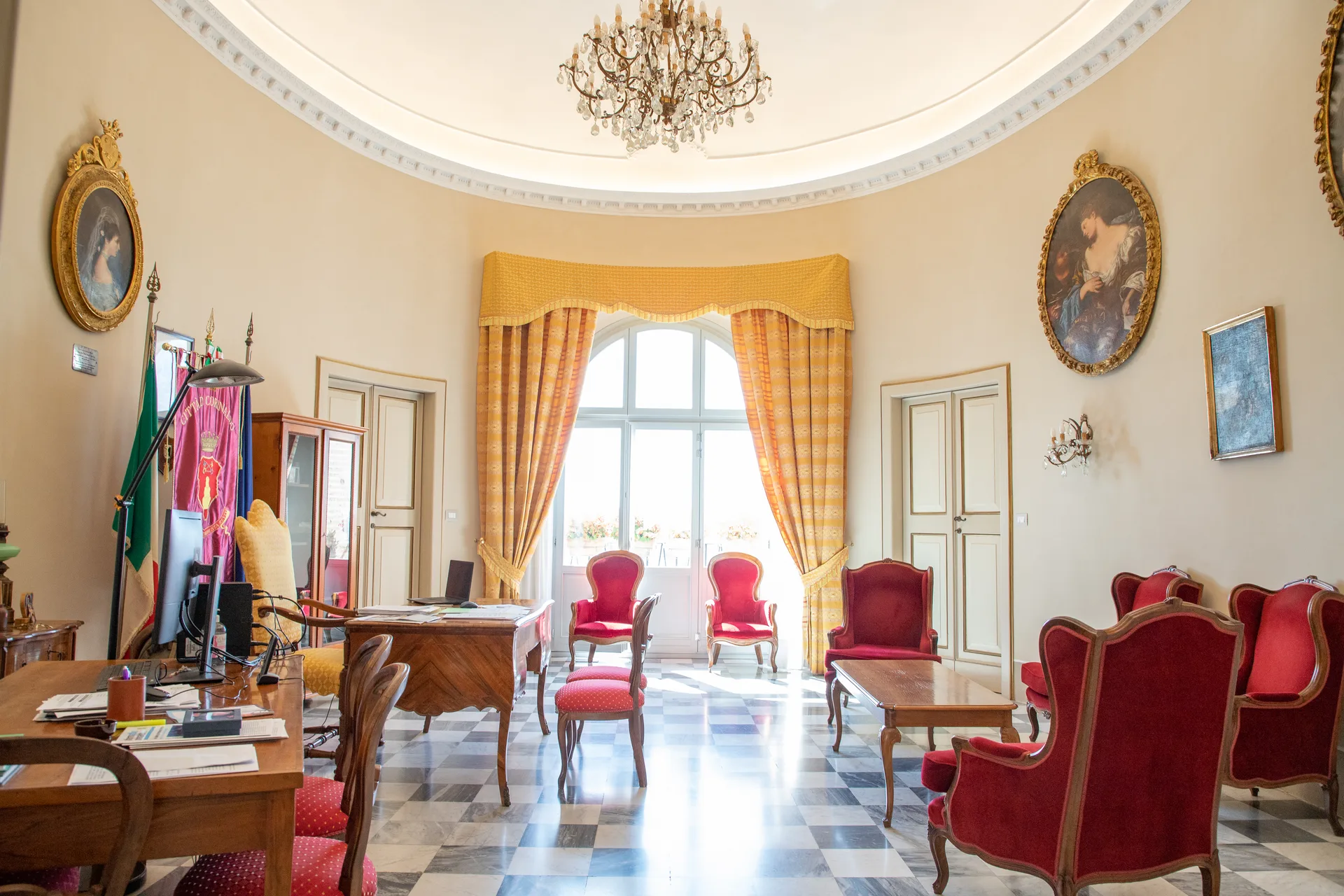 Palazzo Comunale, Corinaldo tra i Borghi più Belli d'Italia, Marche — autunno