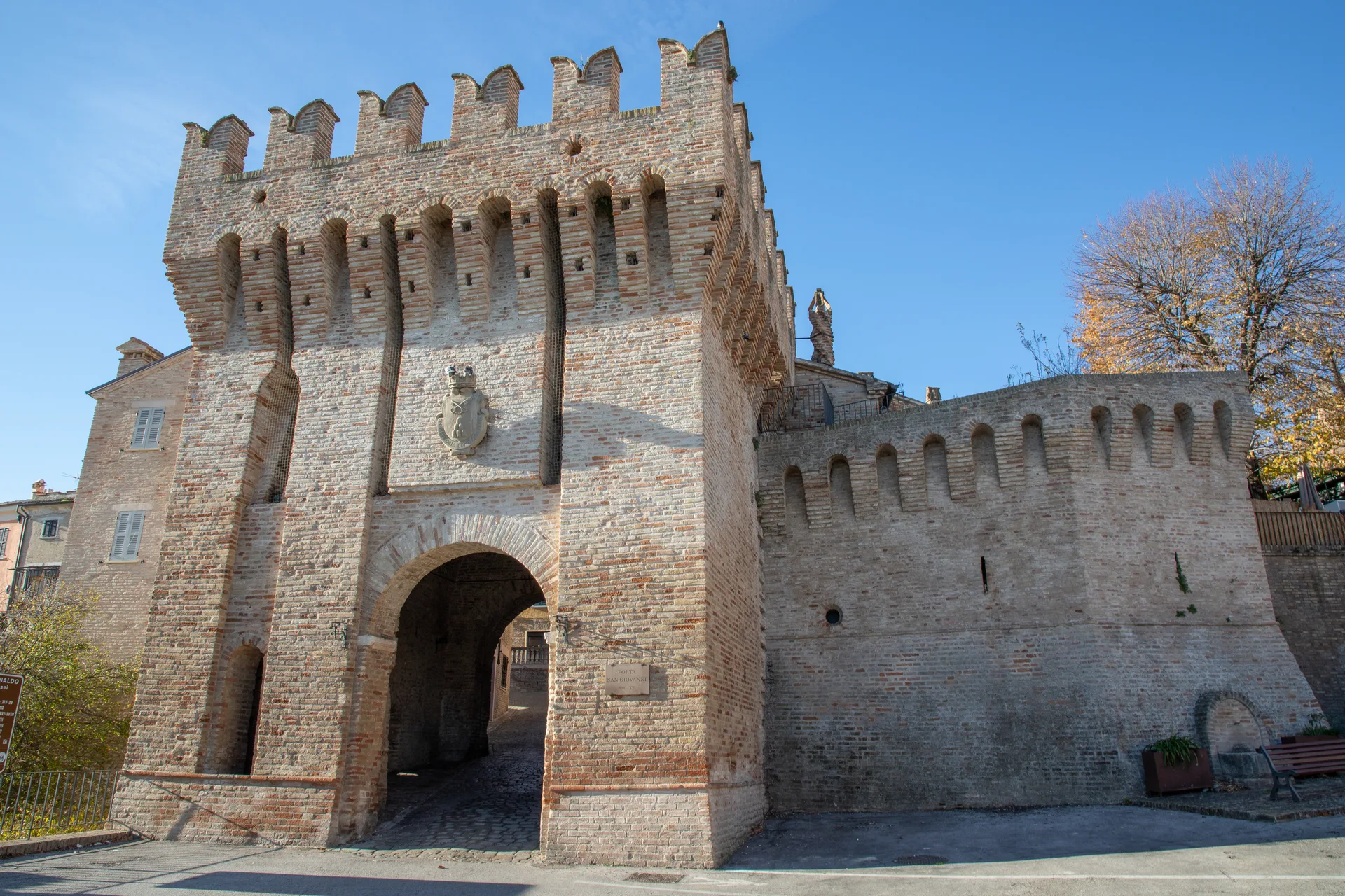Porta San Giovanni | Corinaldo Porta San Giovanni, Corinaldo tra i Borghi più Belli d'Italia, Marche — autunno