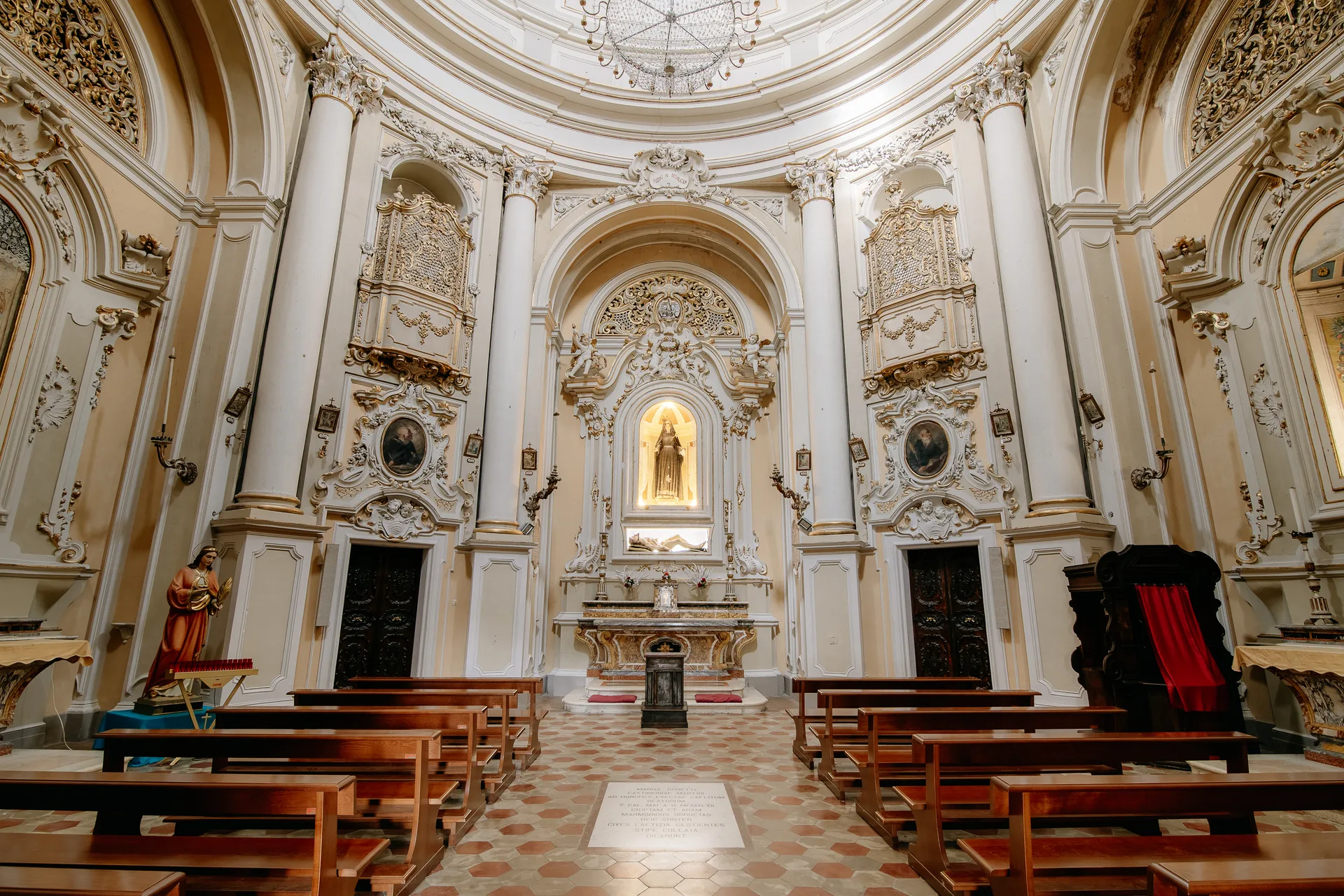 Chiesa dell'Addolorata, Corinaldo tra i Borghi più Belli d'Italia, Marche — autunno