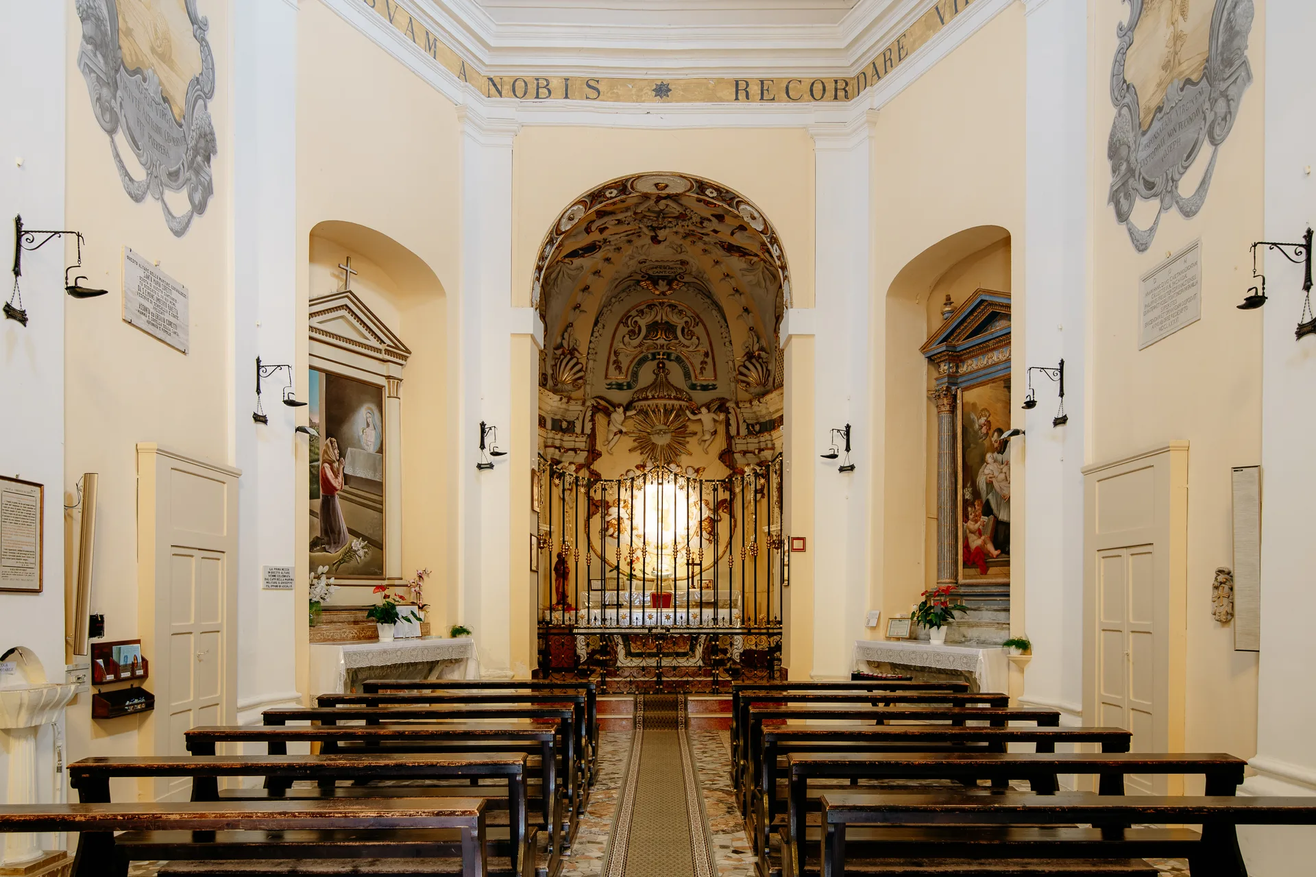 Chiesa dell'Incancellata, Corinaldo tra i Borghi più Belli d'Italia, Marche — autunno