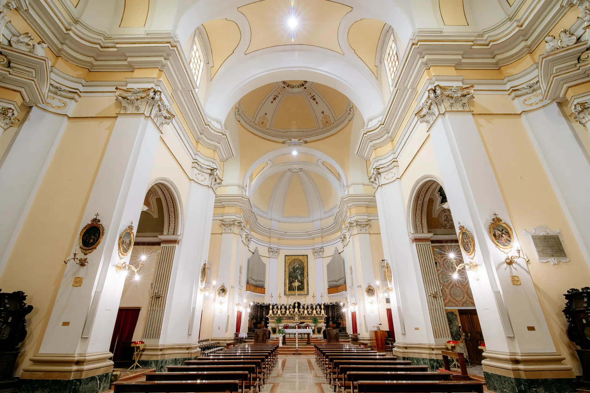 Chiesa di San Francesco, Corinaldo tra i Borghi più Belli d'Italia, Marche — autunno