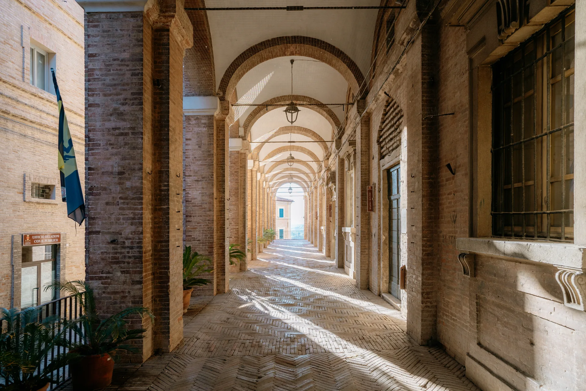 Palazzo Comunale, Corinaldo tra i Borghi più Belli d'Italia, Marche — estate