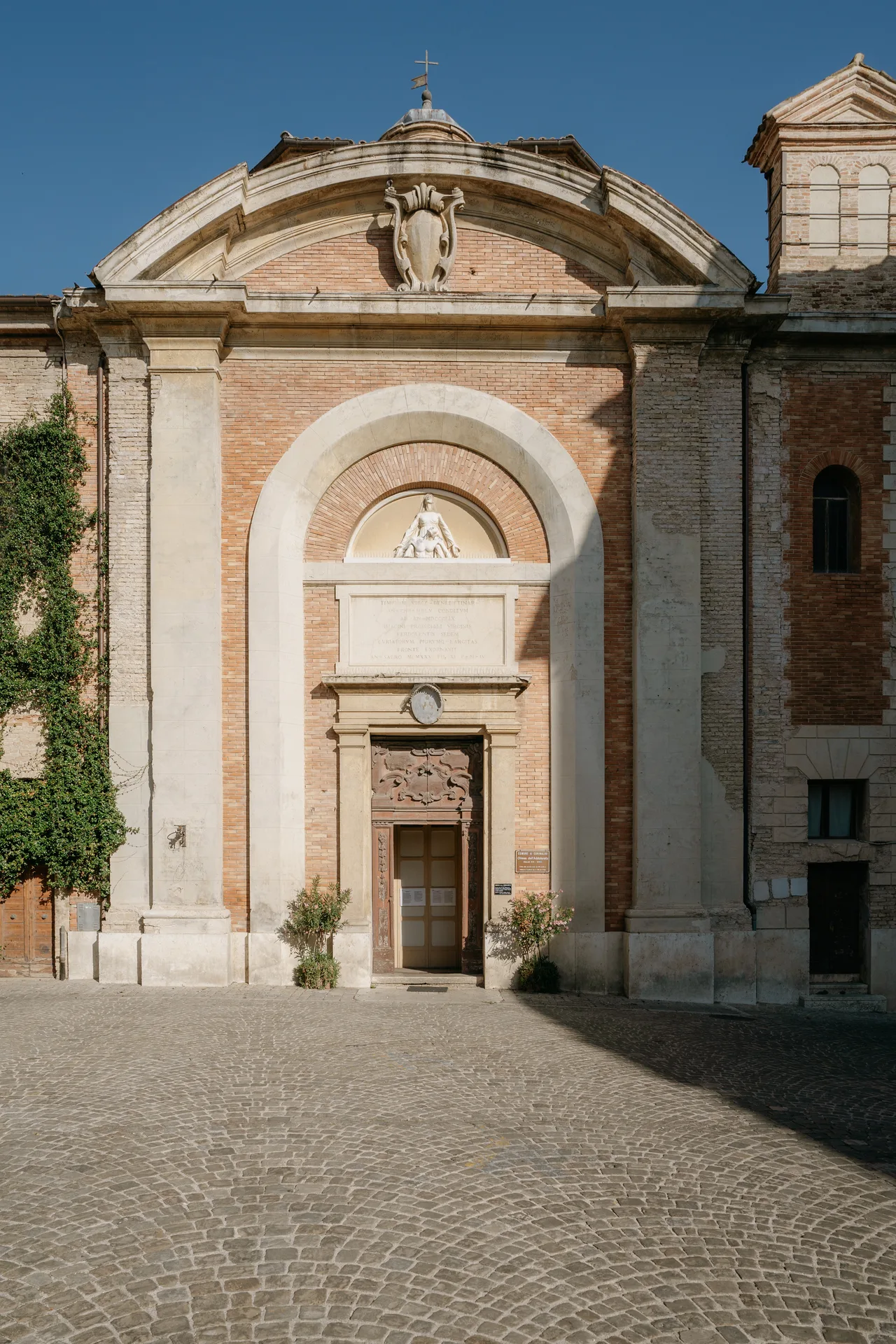 Chiesa dell'Addolorata, Corinaldo tra i Borghi più Belli d'Italia, Marche — autunno